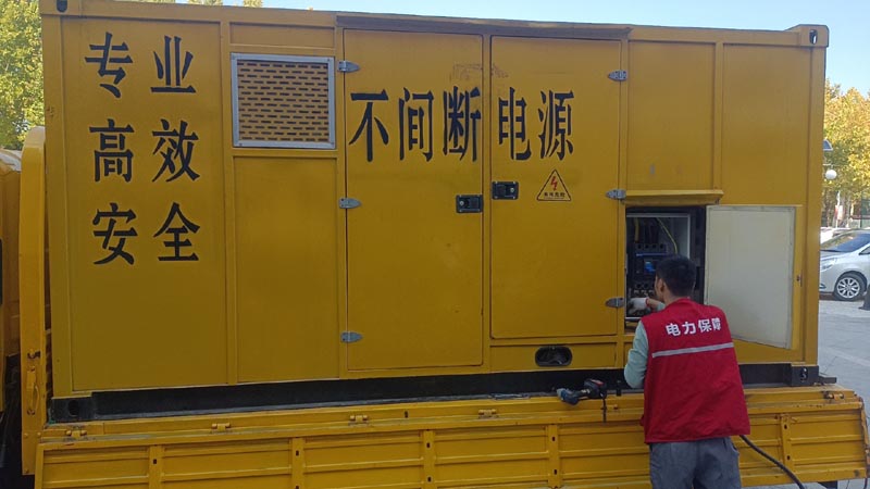 酉阳柴油发电机组和UPS电源配合使用时，如何避免切换过程中的电力中断？